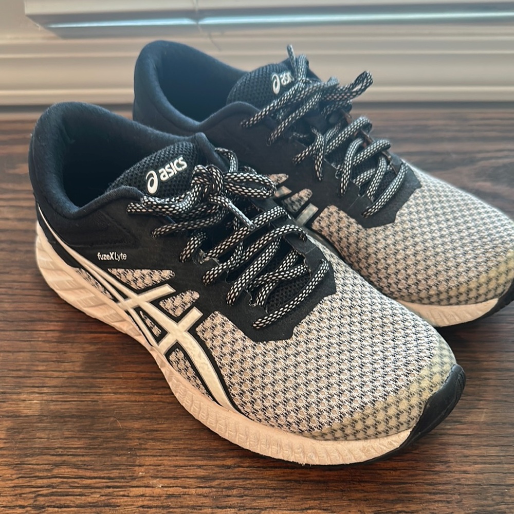 Asics FuzeXLyte tennis shoes